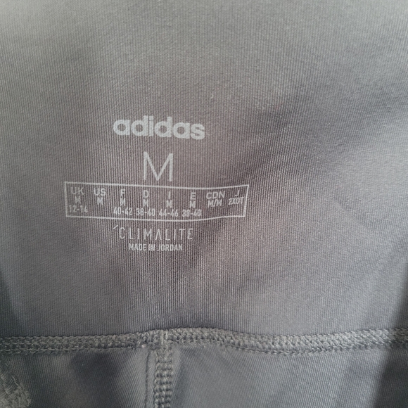 Black Adidas leggings size M, With pockets on the sides. - Picture 3 of 5